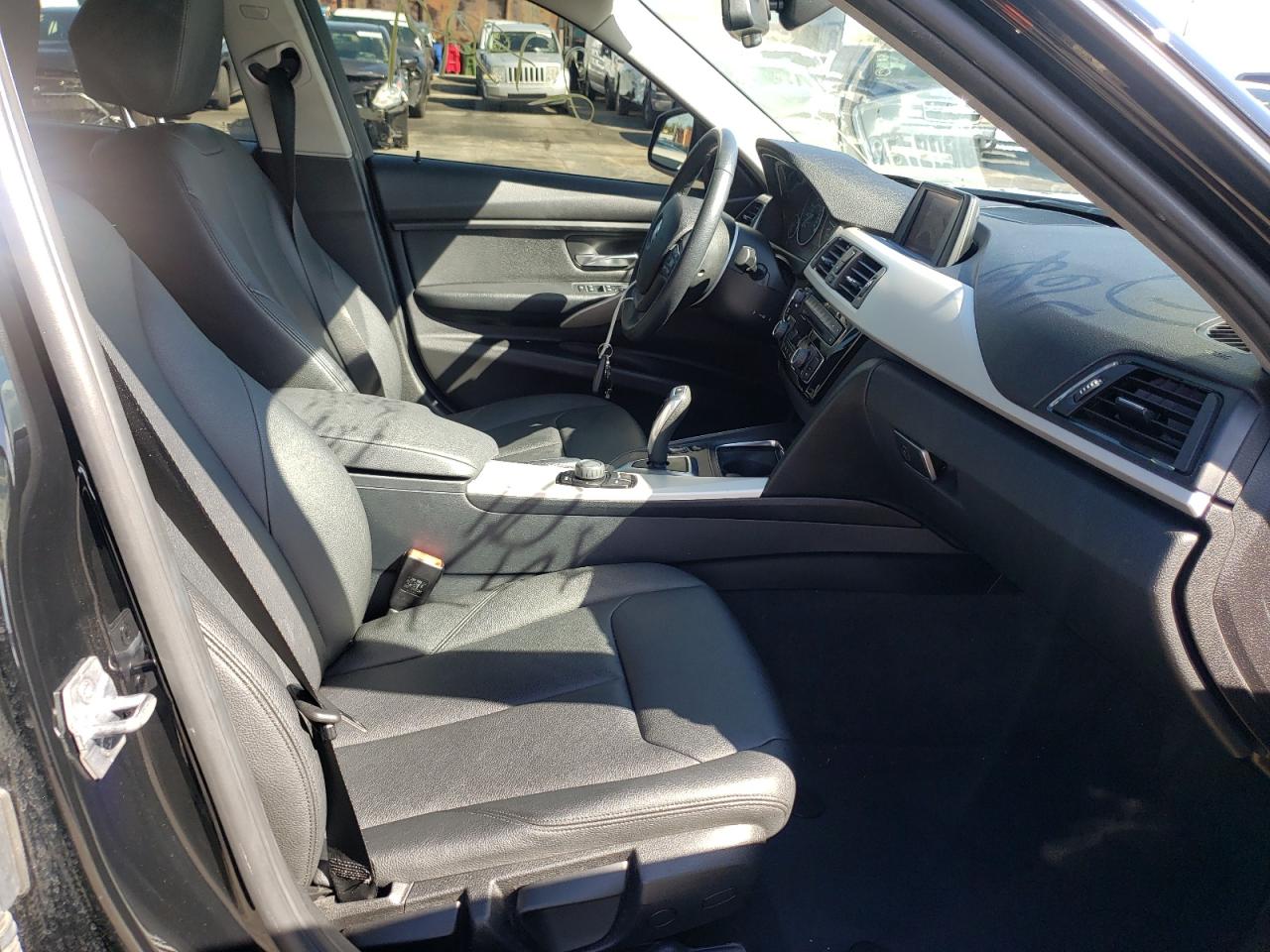 Photo 5 from auction – 2018 BMW 320 I with VIN WBA8A9C52JAH12596
