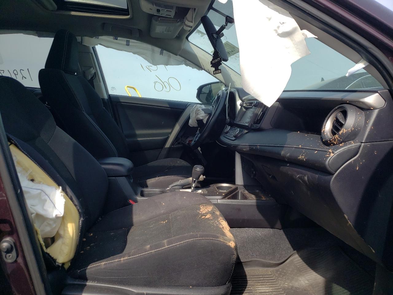 Photo 5 from auction – 2016 TOYOTA RAV4 XLE with VIN 2T3WFREV6GW295760