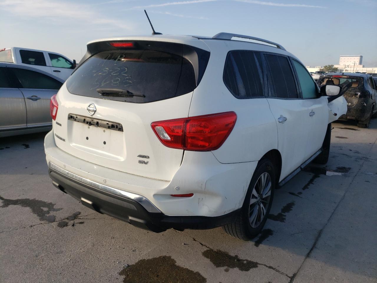 Photo 4 from auction – 2017 NISSAN PATHFINDER with VIN 5N1DR2MM0HC615685