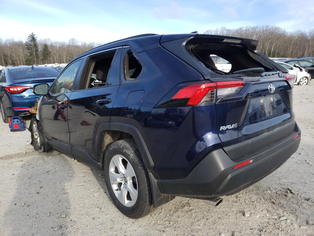 Photo 3 from auction – 2020 TOYOTA RAV4 XLE with VIN JTMP1RFV3LD048317