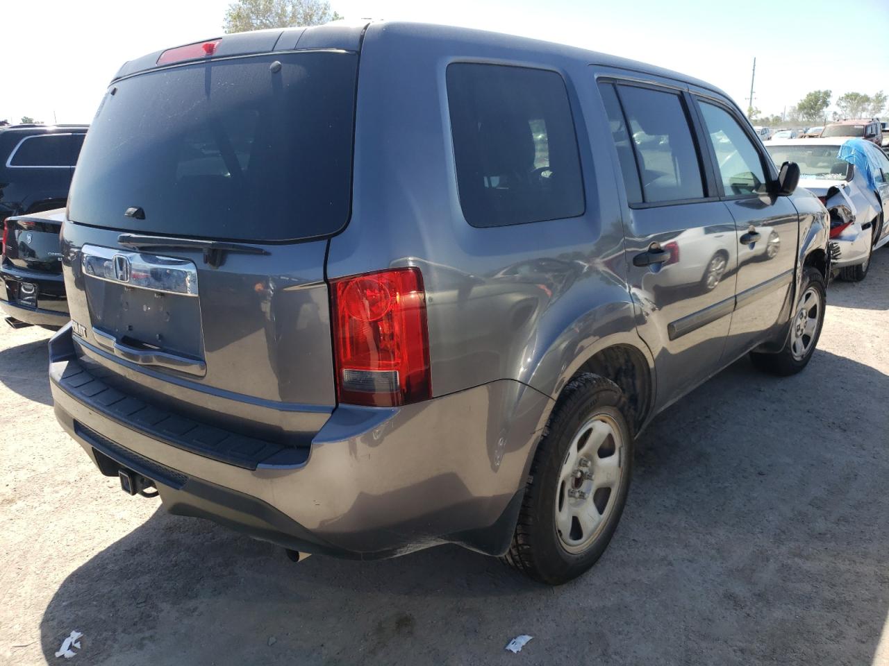 Photo 4 from auction – 2015 HONDA PILOT LX with VIN 5FNYF3H29FB016085