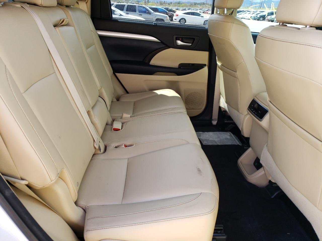 صورة رقم 6 من المزاد - 2015 TOYOTA HIGHLANDER مع VIN 5TDKKRFH9FS092333