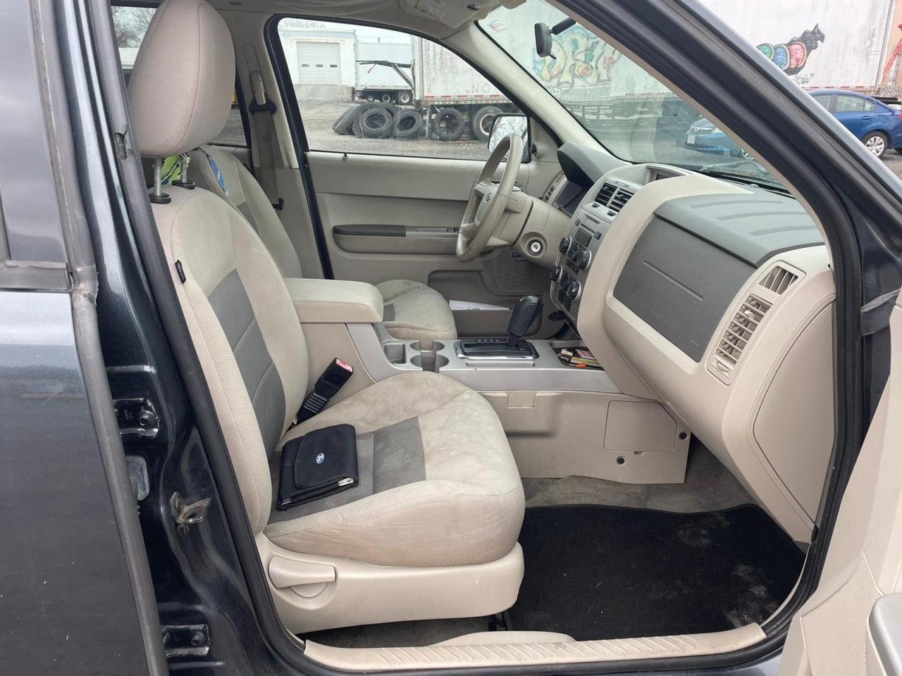Photo 5 from auction – 2008 FORD ESCAPE XLT with VIN 1FMCU93128KB75744