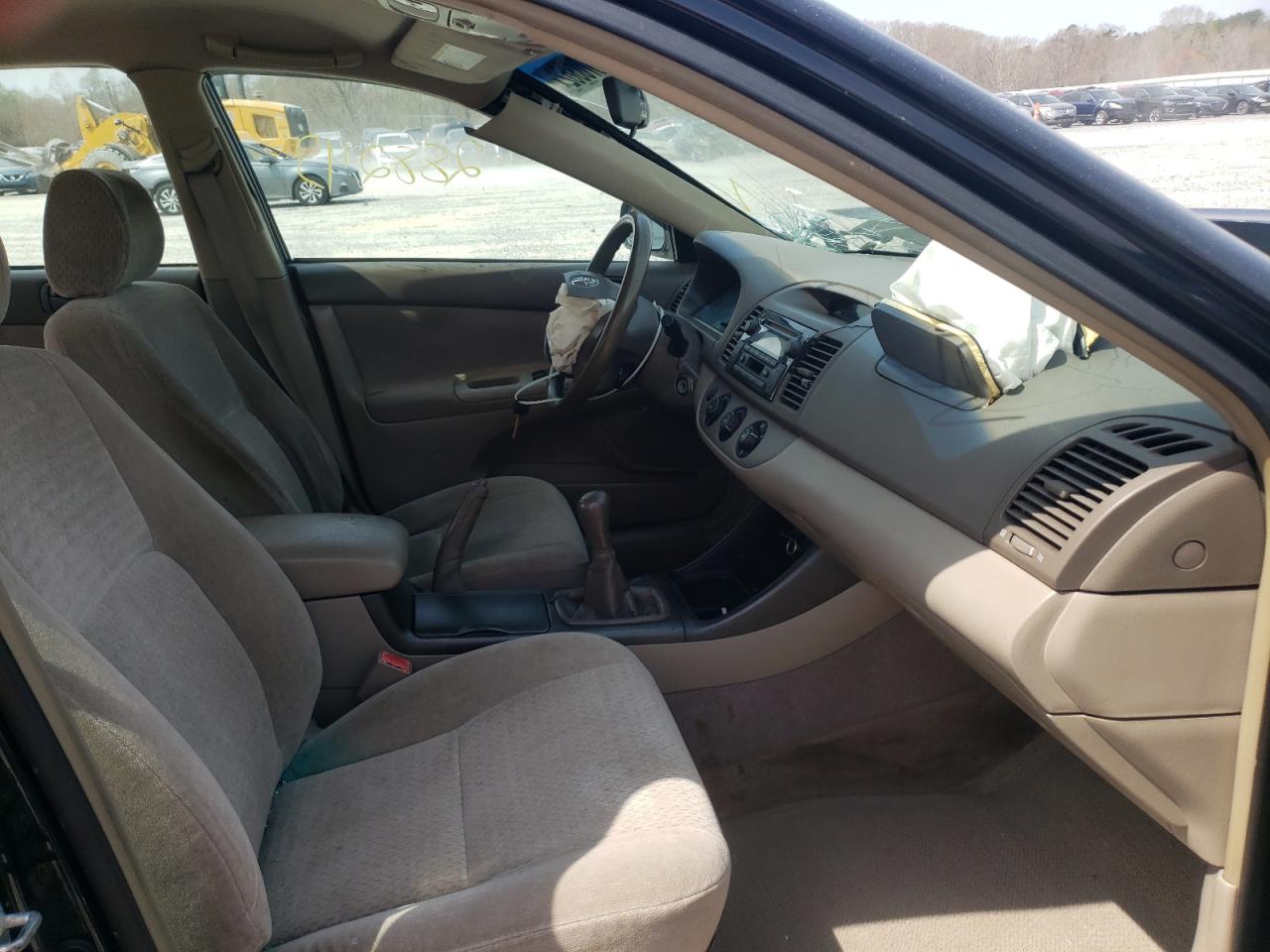 Photo 5 from auction – 2002 TOYOTA CAMRY LE with VIN JTDBE32K120040553