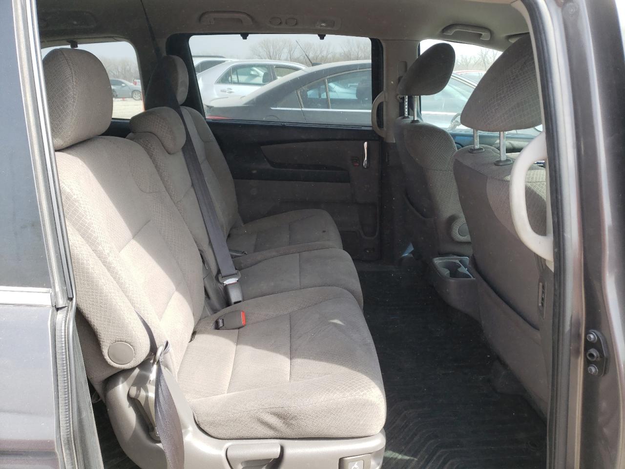 Photo 6 from auction – 2016 HONDA ODYSSEY SE with VIN 5FNRL5H33GB012178