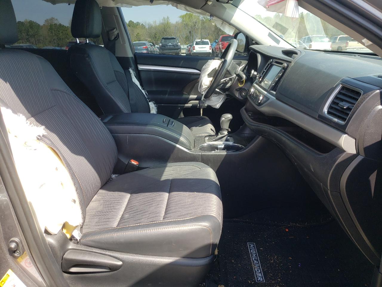 Photo 5 from auction – 2019 TOYOTA HIGHLANDER with VIN 5TDZZRFH8KS335120
