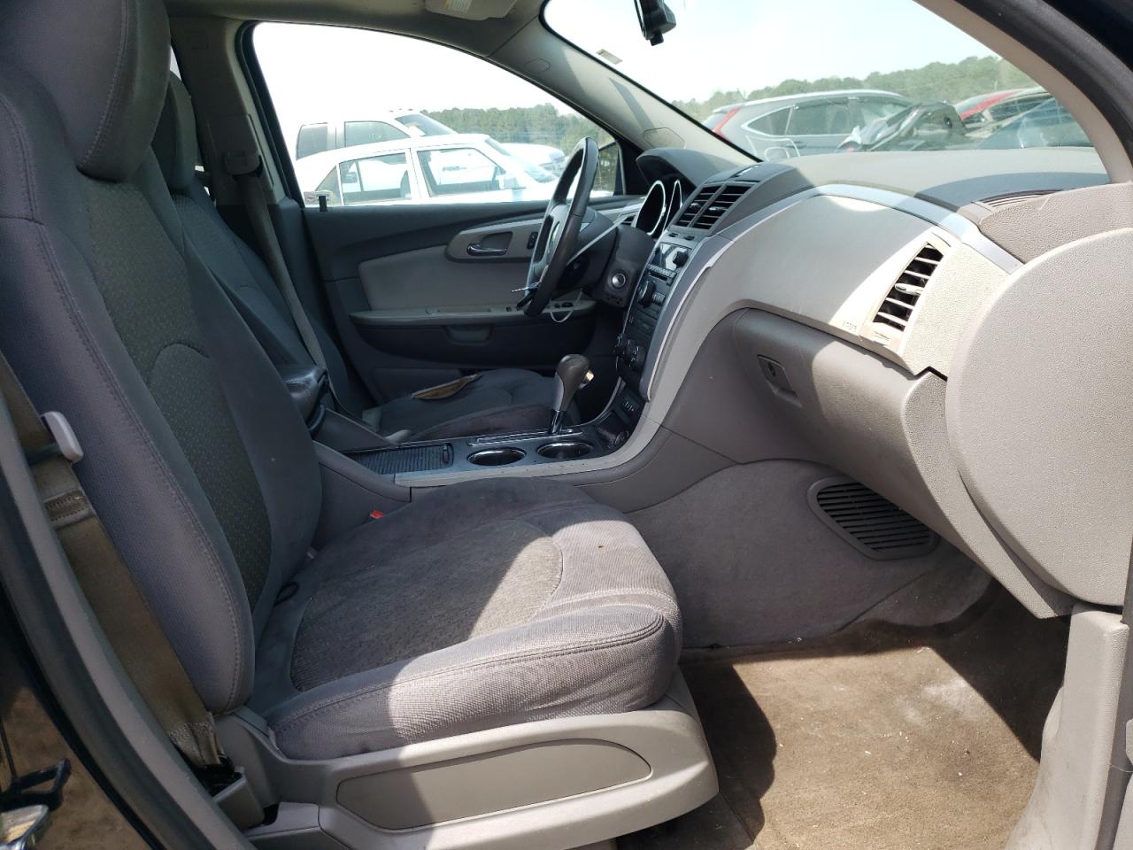 Photo 5 from auction – 2011 CHEVROLET TRAVERSE L with VIN 1GNKRGEDXBJ269730