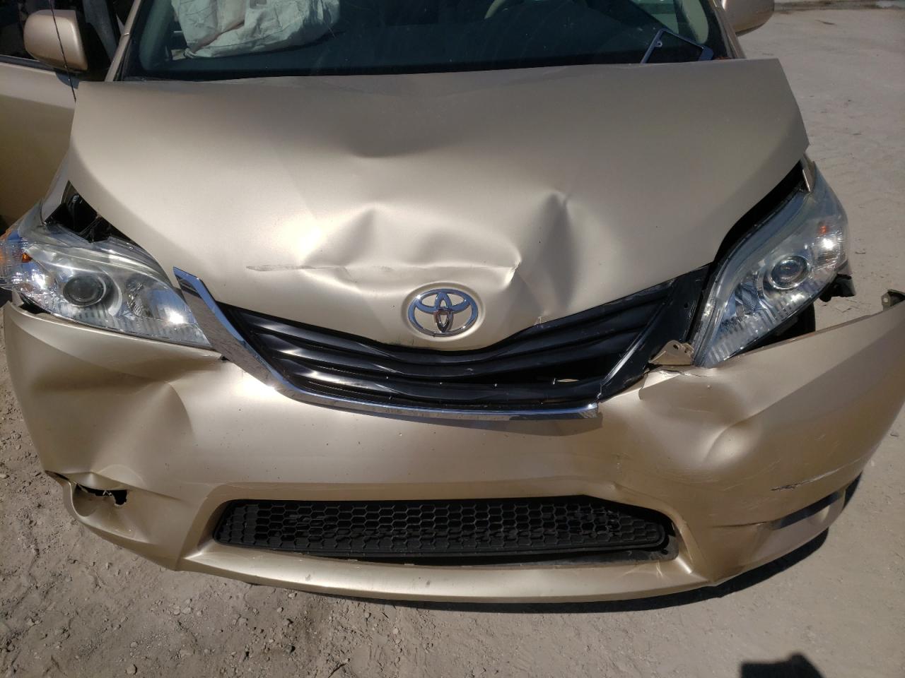 صورة رقم 7 من المزاد - 2014 TOYOTA SIENNA LE مع VIN 5TDKK3DC7ES435952
