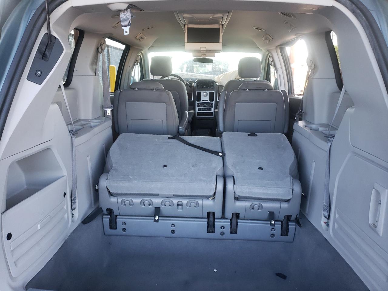 Photo 9 from auction – 2010 CHRYSLER TOWN & COU with VIN 2A4RR5D16AR176677