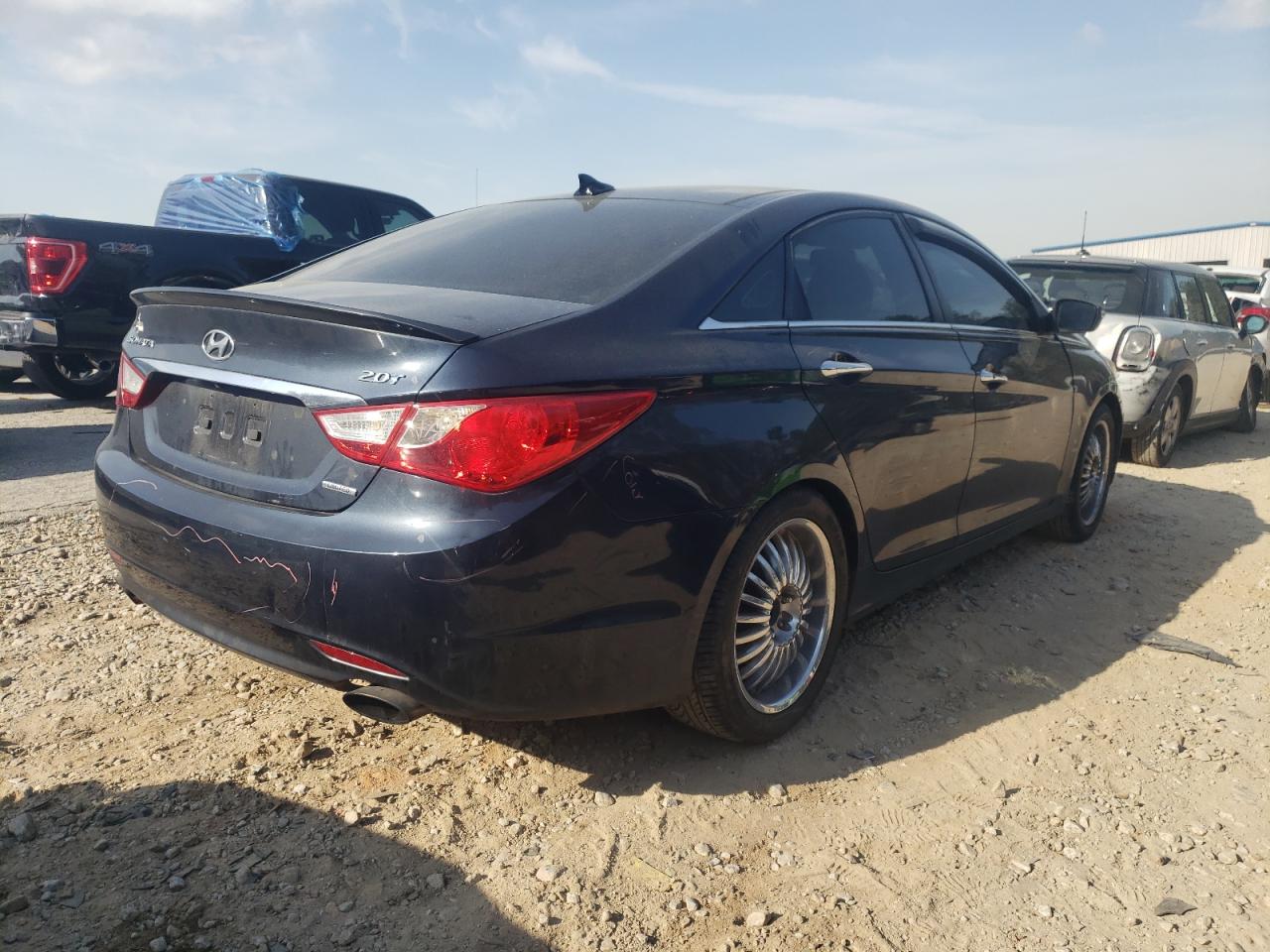 Photo 4 from auction – 2013 HYUNDAI SONATA SE with VIN 5NPEC4AB4DH581208