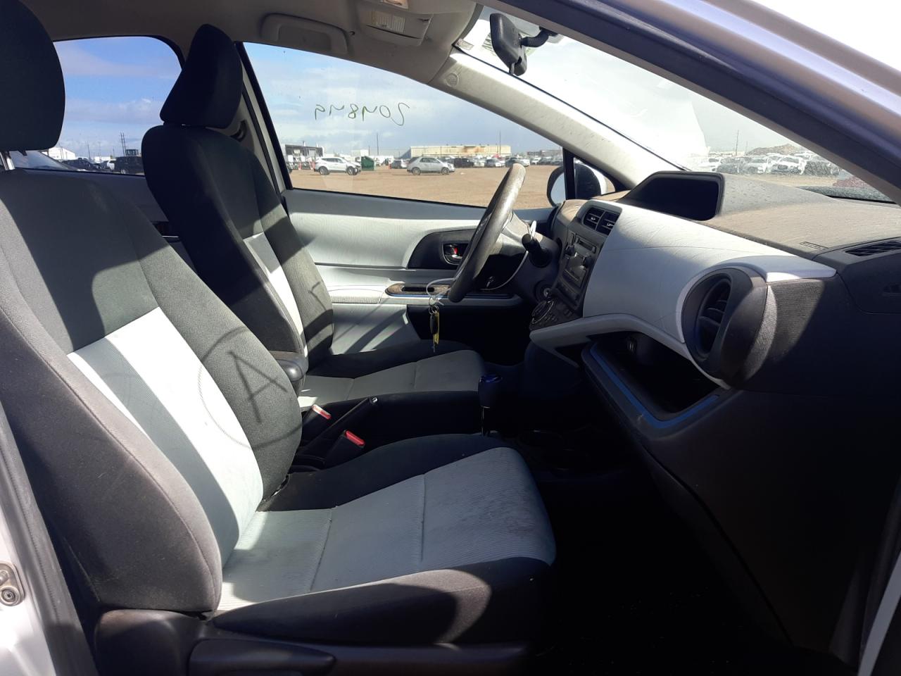 Photo 5 from auction – 2012 TOYOTA PRIUS C with VIN JTDKDTB38C1004429