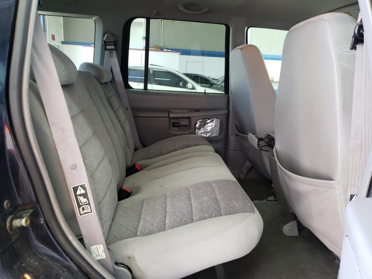 Photo 6 from auction – 2000 FORD EXPLORER X with VIN 1FMDU72E4YZB20975