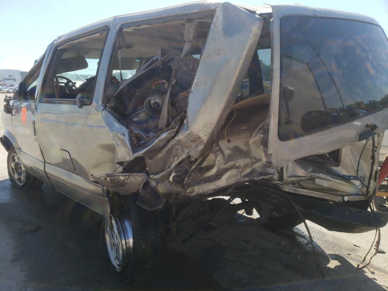 Photo 20 from auction – 2004 CHEVROLET ASTRO with VIN 1GNDM19X74B112355