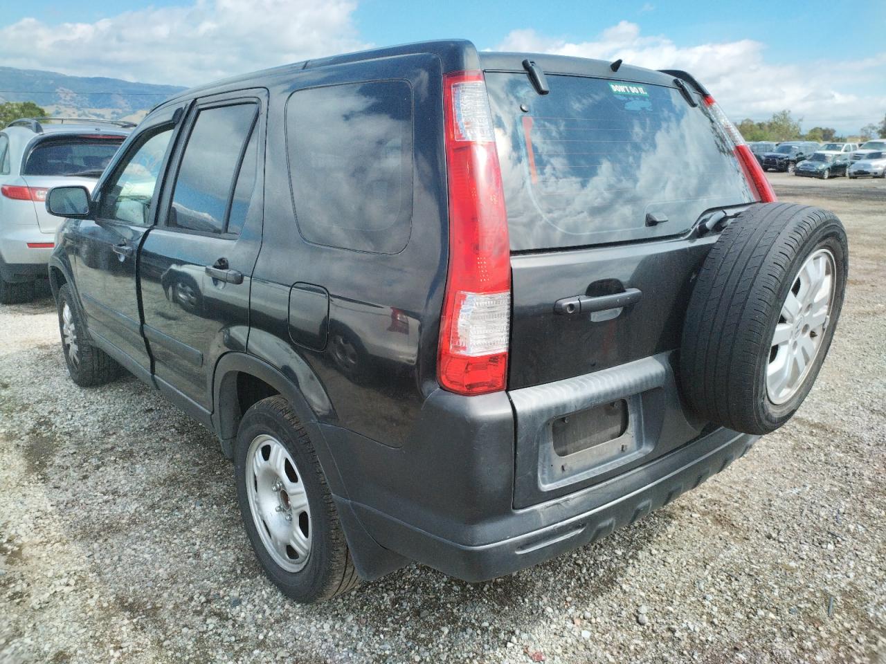 Photo 3 from auction – 2005 HONDA CR-V LX with VIN JHLRD68585C018799
