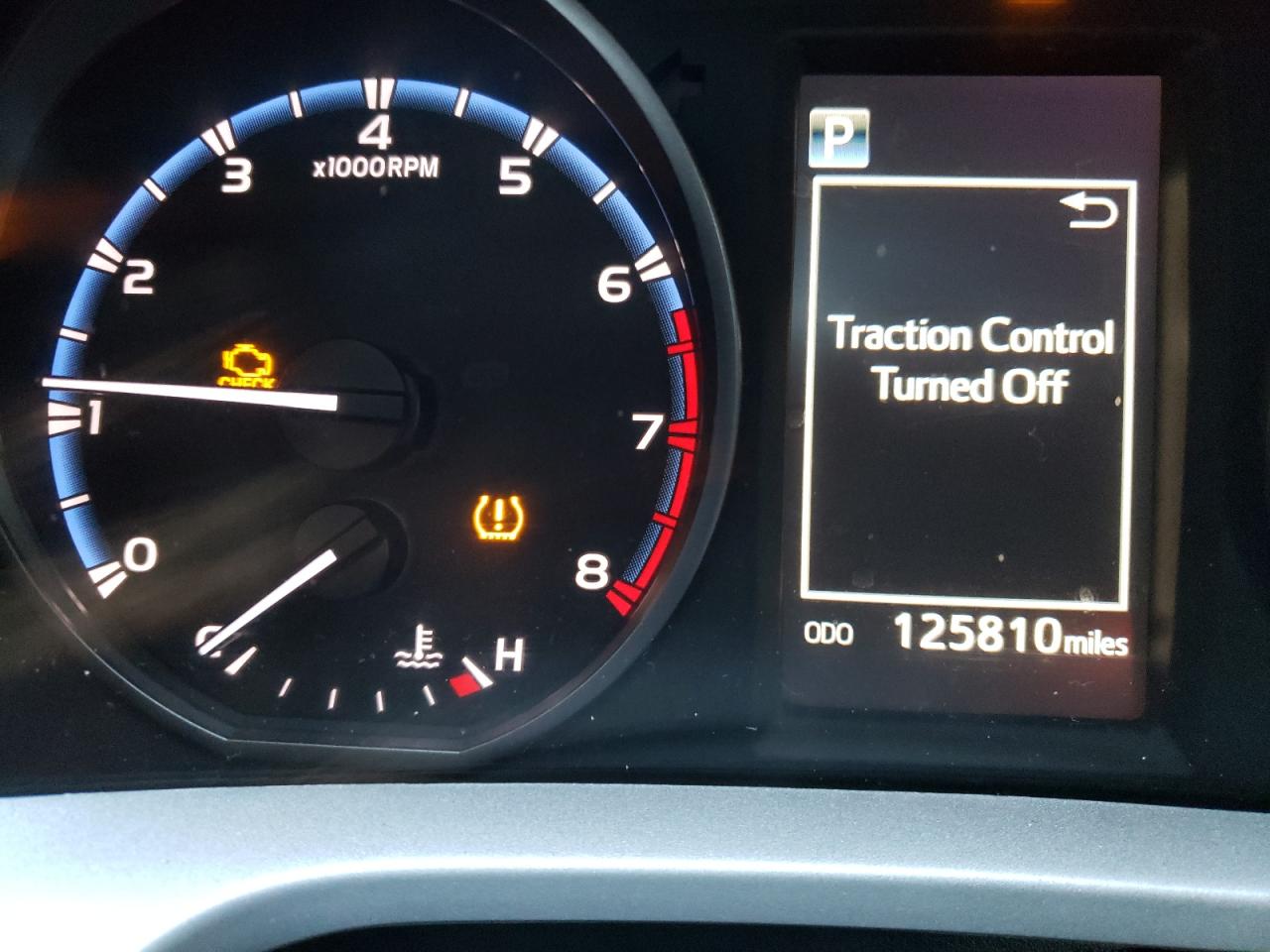 Photo 8 from auction – 2018 TOYOTA RAV4 LE with VIN 2T3BFREV0JW709959