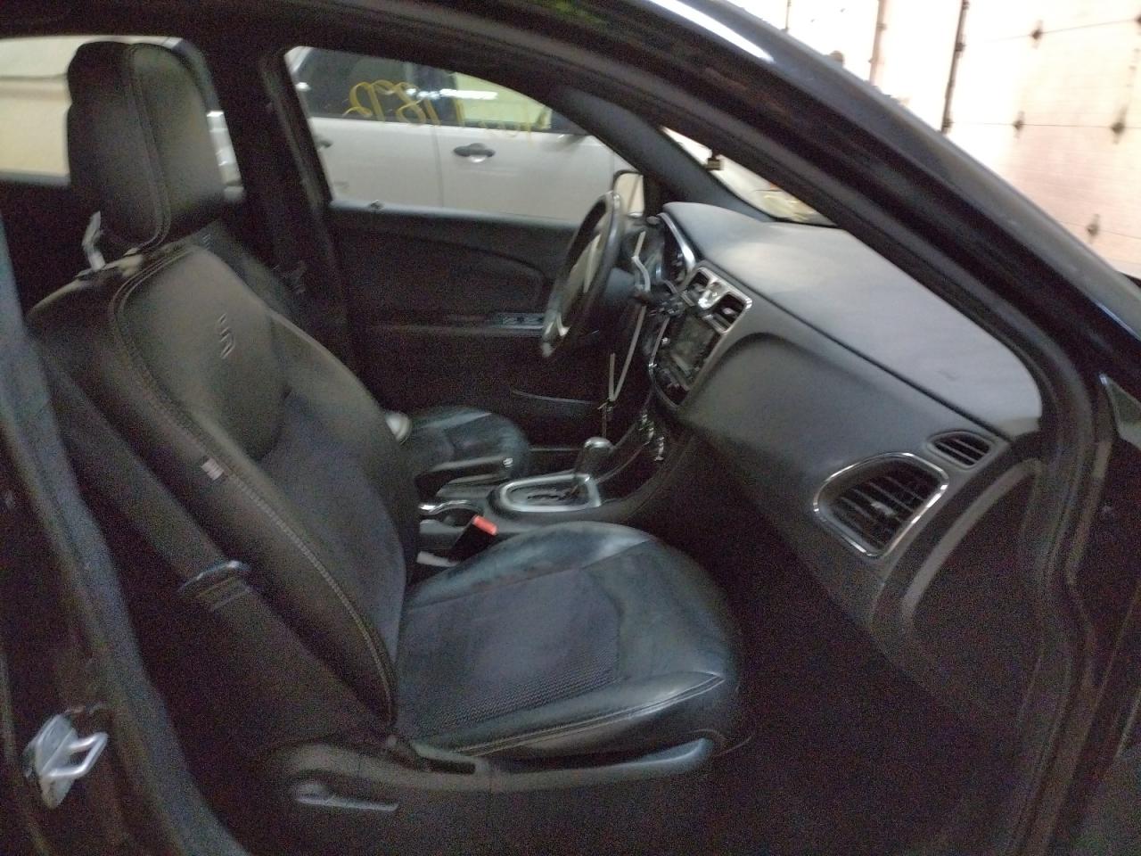 Photo 5 from auction – 2011 CHRYSLER 200 S with VIN 1C3BC8FG9BN610380