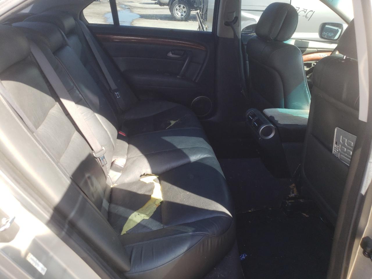 Photo 6 from auction – 2005 ACURA RL with VIN JH4KB16595C021588