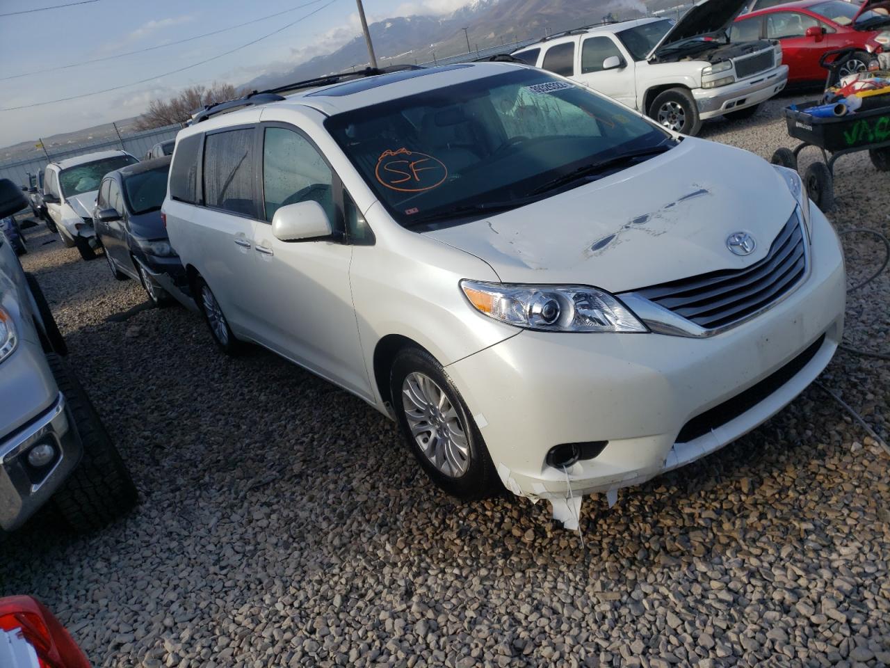 Photo 1 from auction – 2015 TOYOTA SIENNA XLE with VIN 5TDYK3DC6FS675599