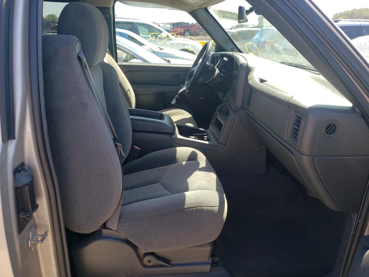Photo 5 from auction – 2005 CHEVROLET SILVERADO with VIN 1GCEC19T25Z340320