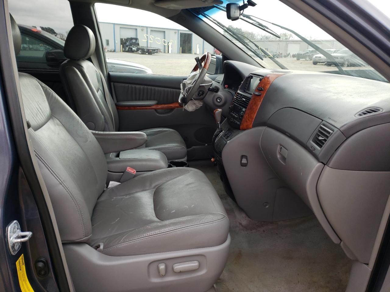 Photo 5 from auction – 2007 TOYOTA SIENNA XLE with VIN 5TDBK22C37S002709