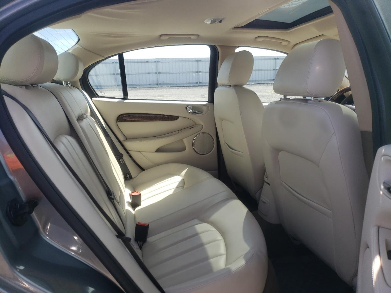 Photo 6 from auction – 2004 JAGUAR X-TYPE with VIN SAJEA51C64WE03061
