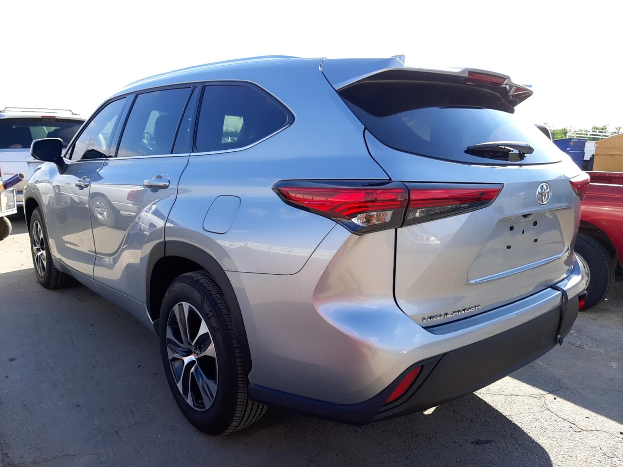 Photo 3 from auction – 2021 TOYOTA HIGHLANDER with VIN 5TDHZRAH7MS527831