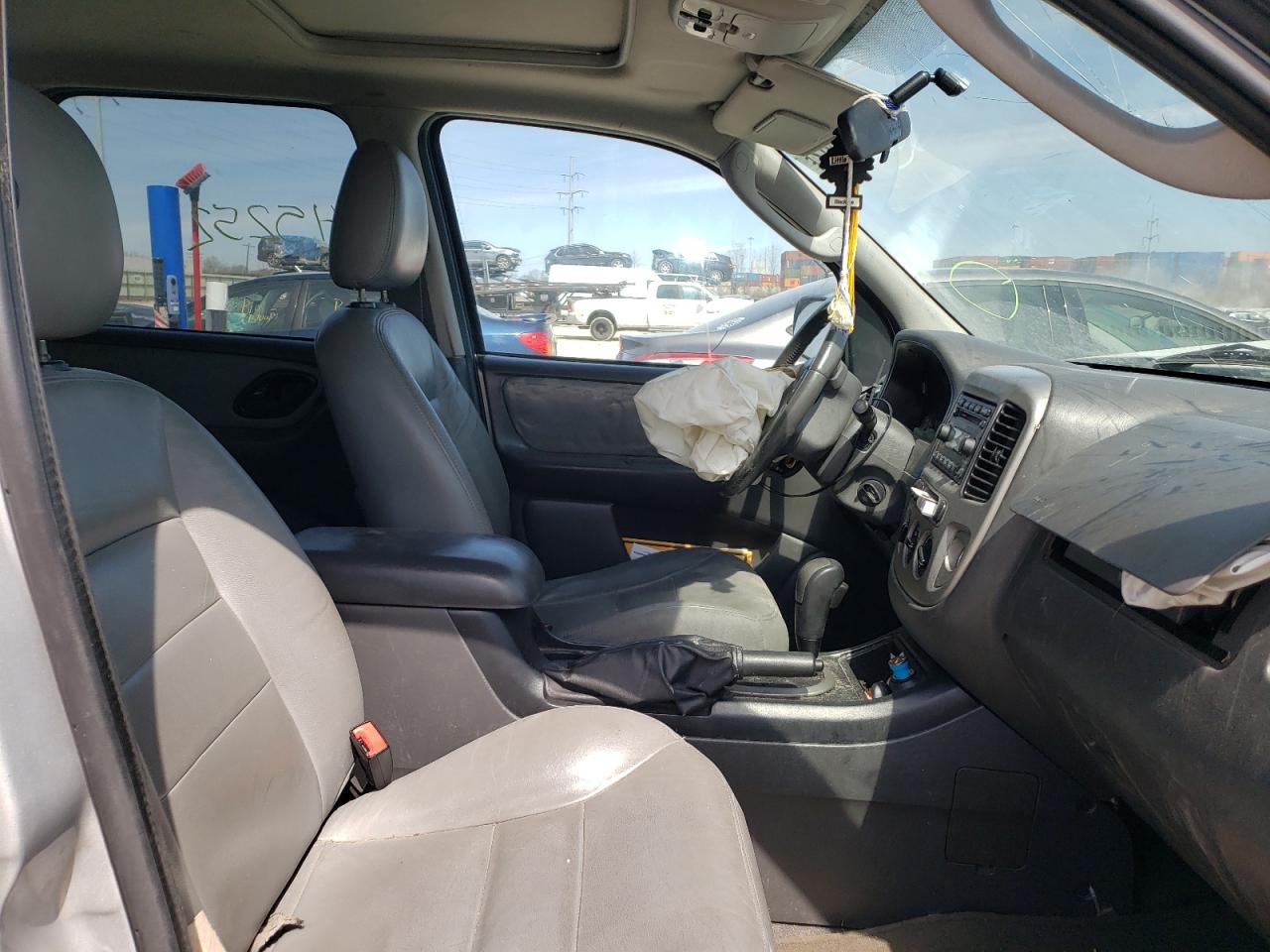 Photo 5 from auction – 2005 FORD ESCAPE XLT with VIN 1FMCU93145KA62518