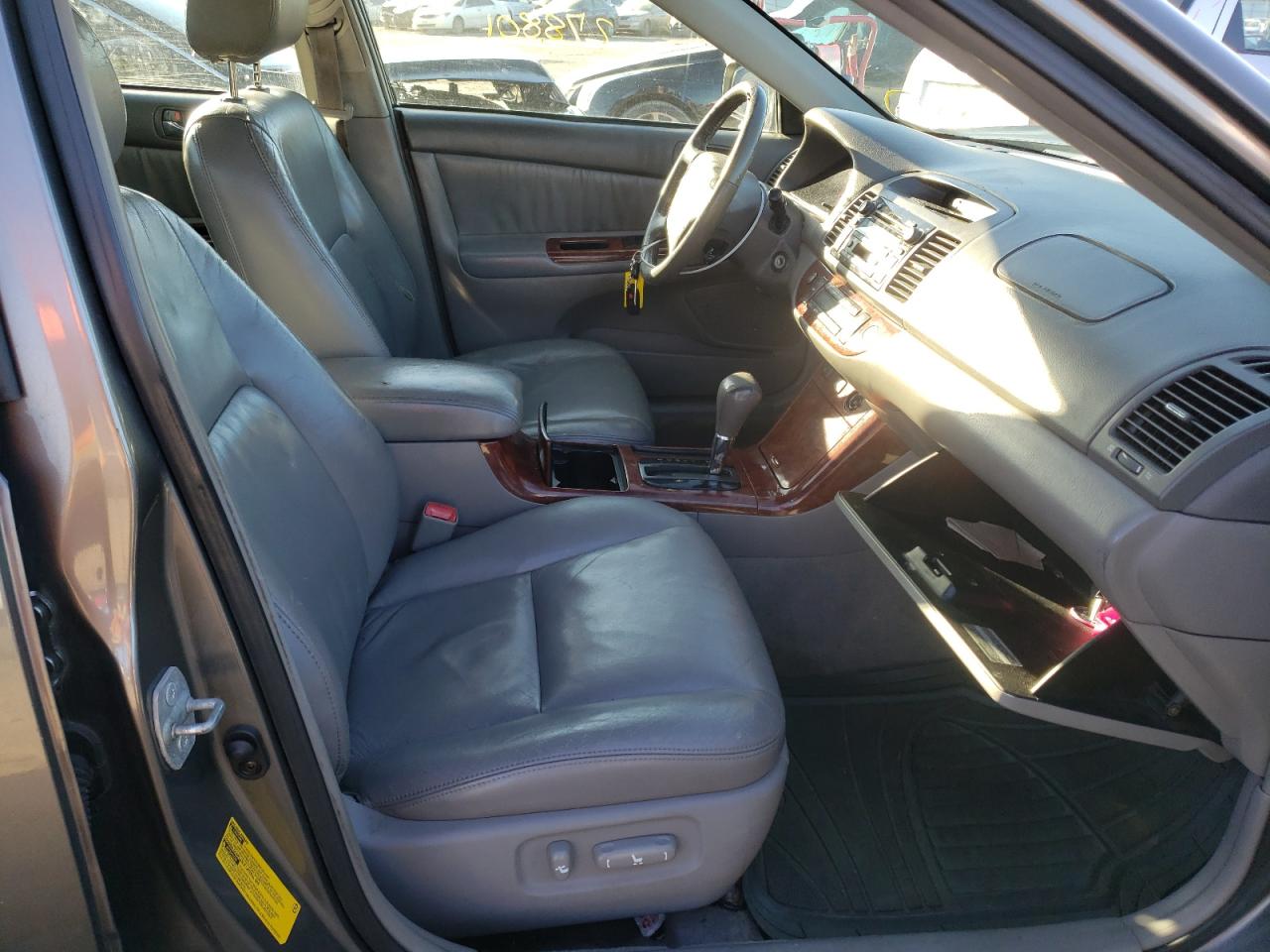 Photo 5 from auction – 2006 TOYOTA CAMRY LE with VIN 4T1BF30K46U623998