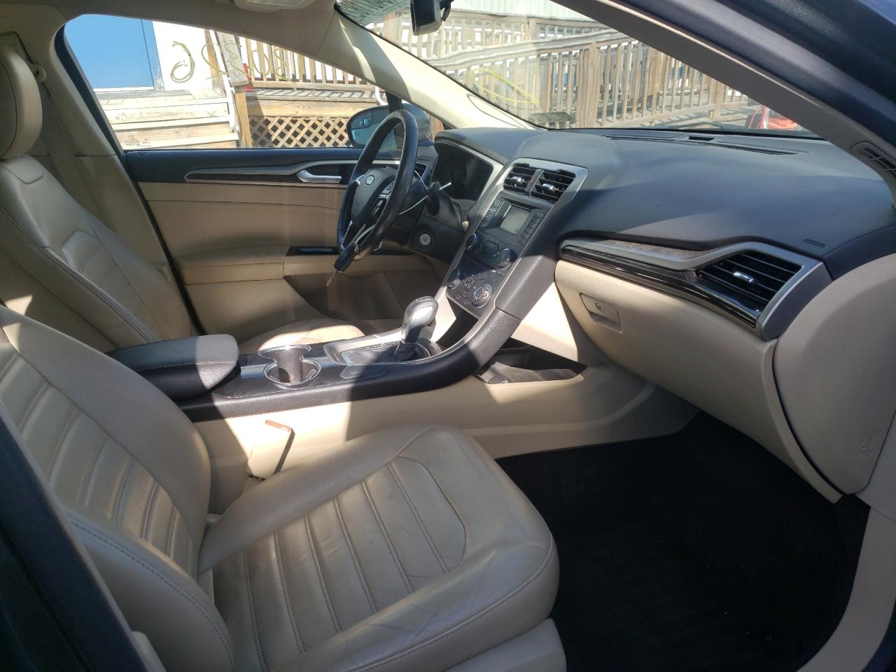 Photo 5 from auction – 2015 FORD FUSION SE with VIN 3FA6P0HD0FR227748