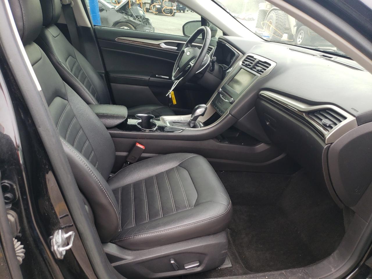 Photo 5 from auction – 2015 FORD FUSION SE with VIN 3FA6P0HD4FR263927