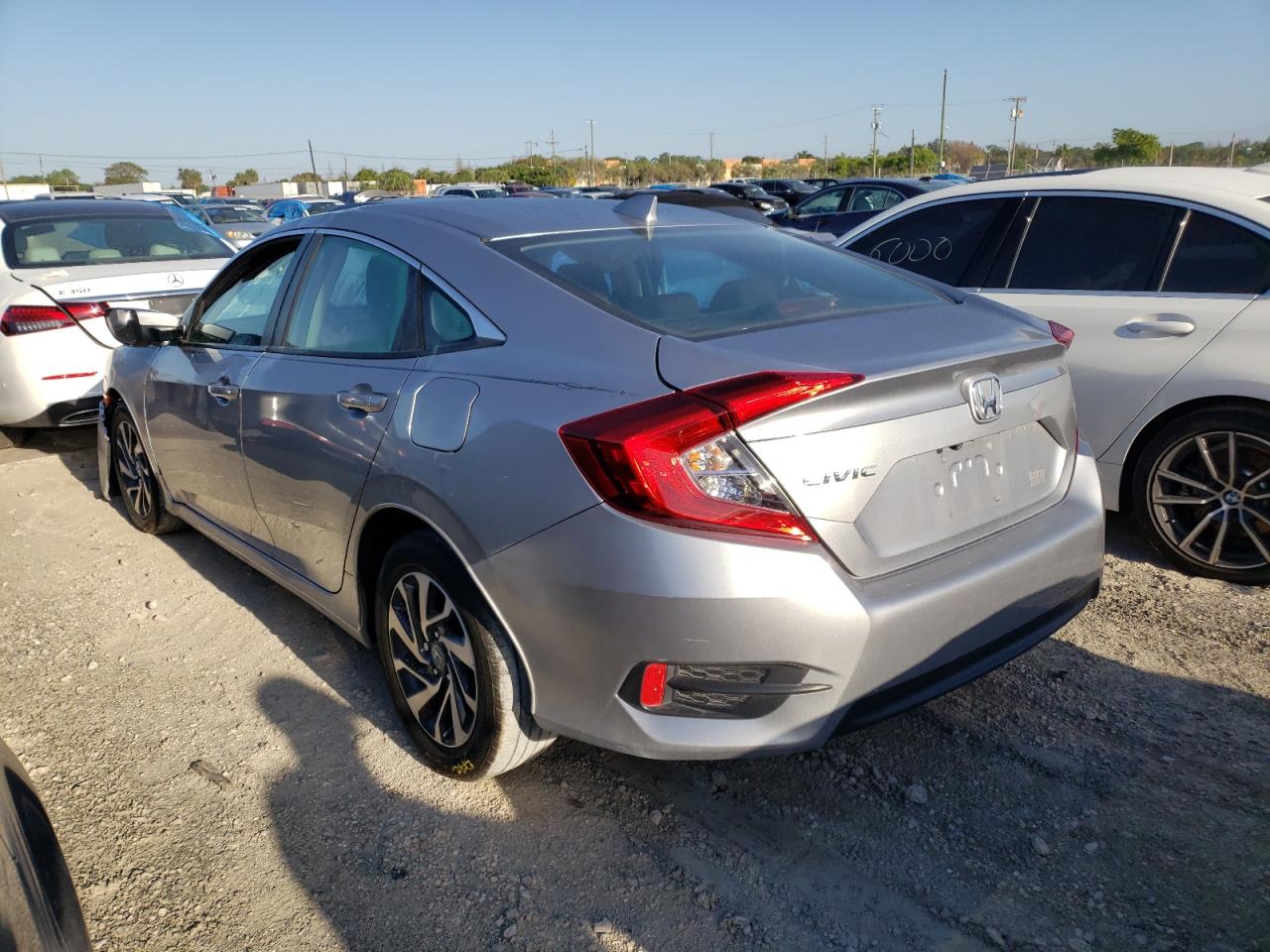 Photo 3 from auction – 2018 HONDA CIVIC EX with VIN 19XFC2F72JE016128