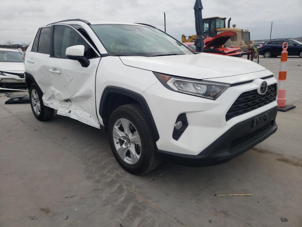 TOYOTA RAV4 XLE 2021 with VIN 2T3W1RFV7MC143979 - Photo from auction