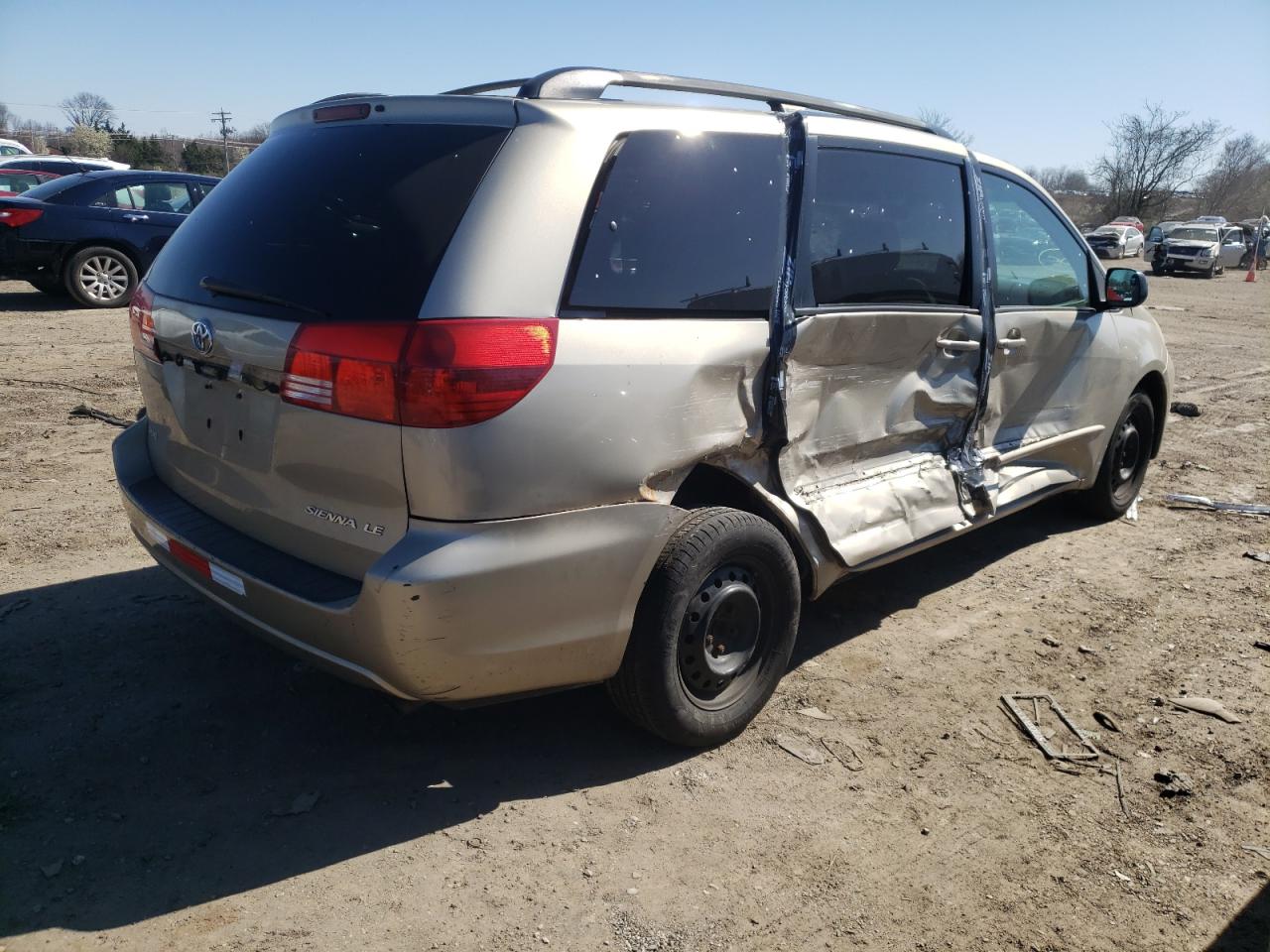 Photo 4 from auction – 2004 TOYOTA SIENNA CE with VIN 5TDZA23C74S032940