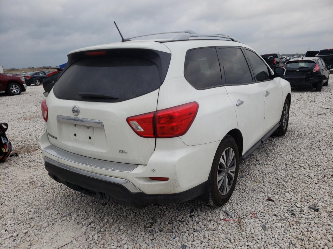 Photo 4 from auction – 2017 NISSAN PATHFINDER with VIN 5N1DR2MN5HC633477