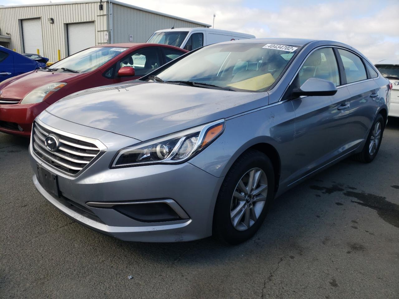 Photo 2 from auction – 2017 HYUNDAI SONATA SE with VIN 5NPE24AF2HH505224