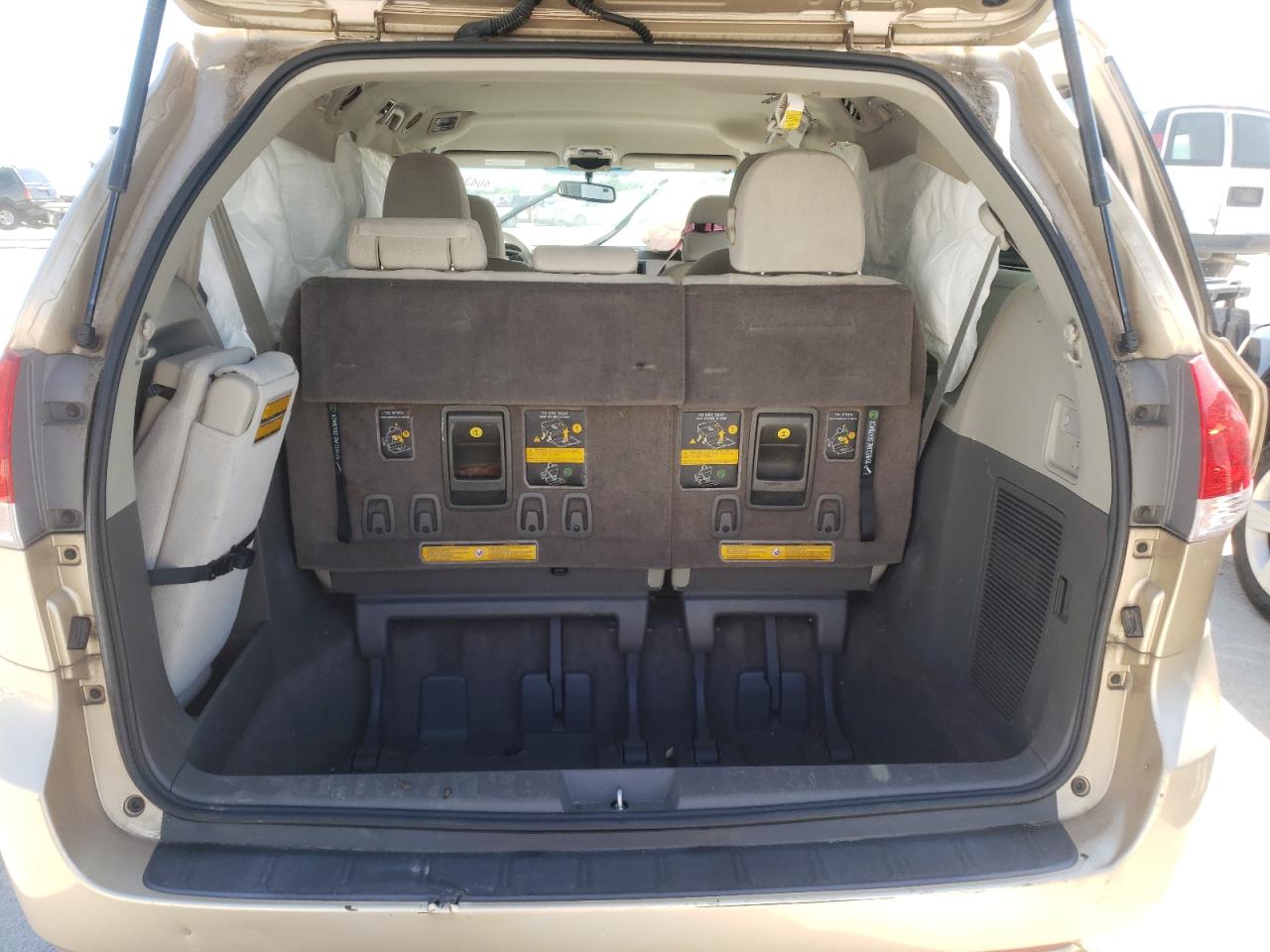 صورة رقم 9 من المزاد - 2014 TOYOTA SIENNA LE مع VIN 5TDKK3DC7ES435952