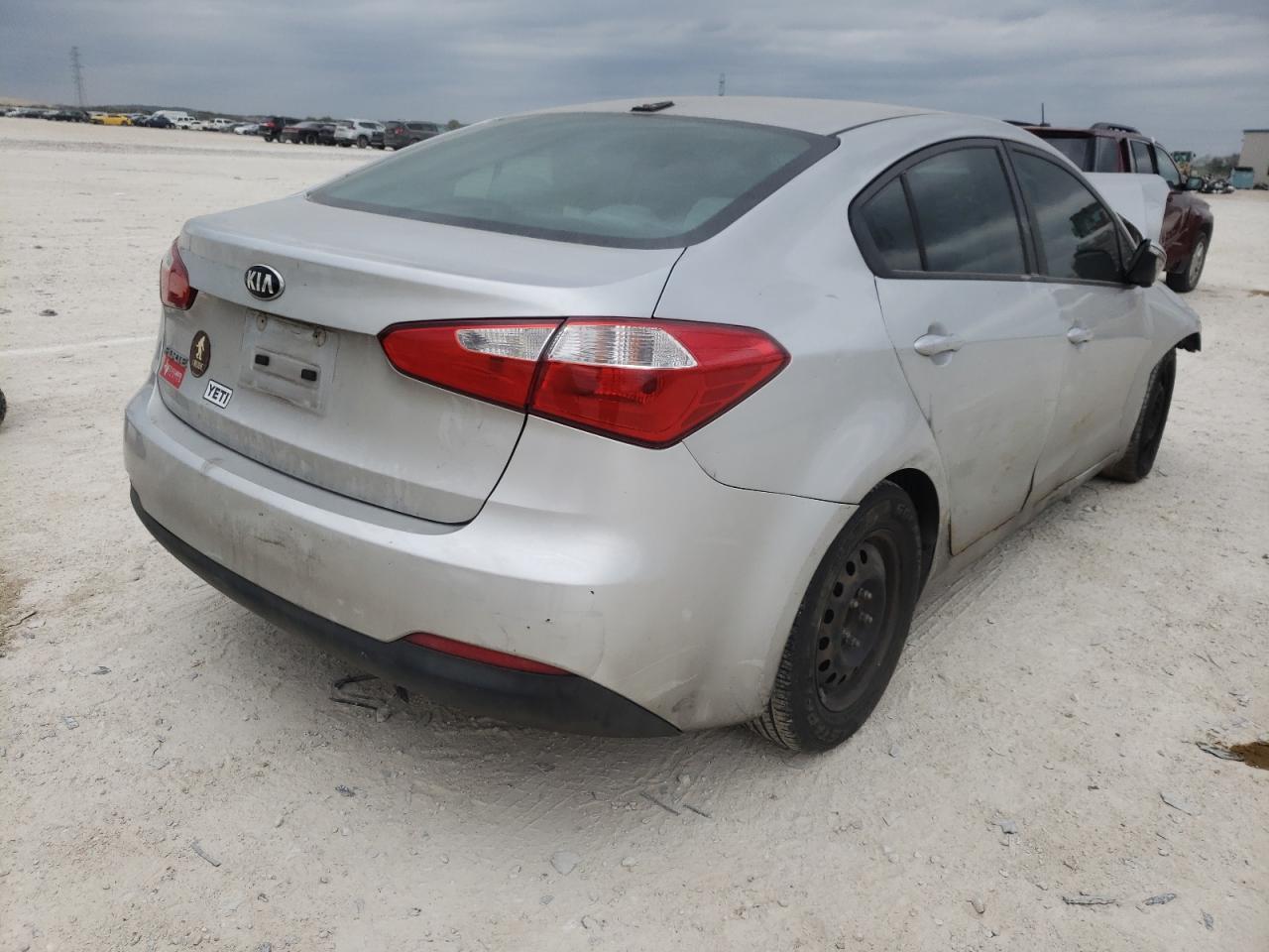 Photo 4 from auction – 2015 KIA FORTE LX with VIN KNAFX4A67F5356728