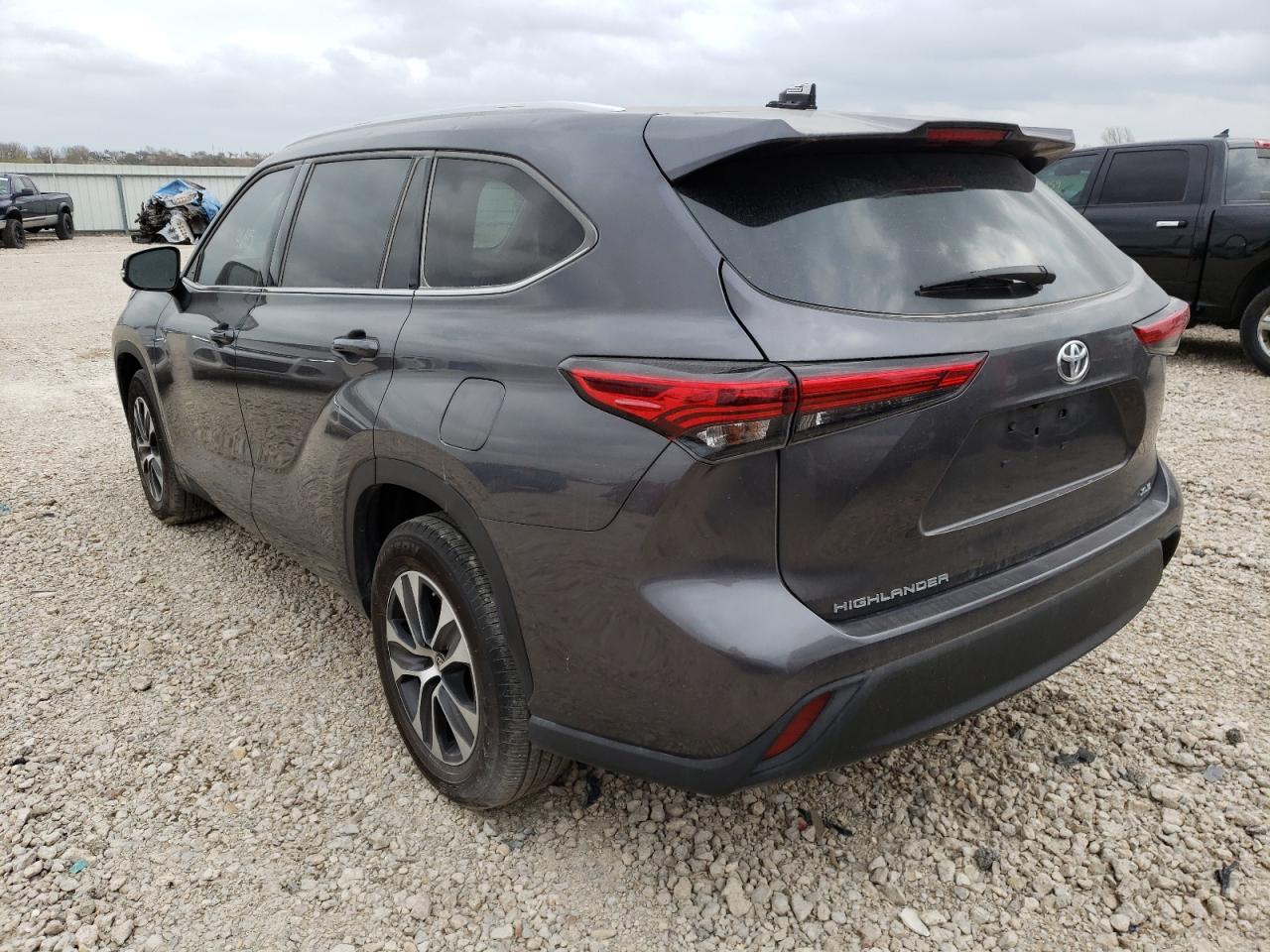 Photo 3 from auction – 2021 TOYOTA HIGHLANDER with VIN 5TDGZRAH2MS050723