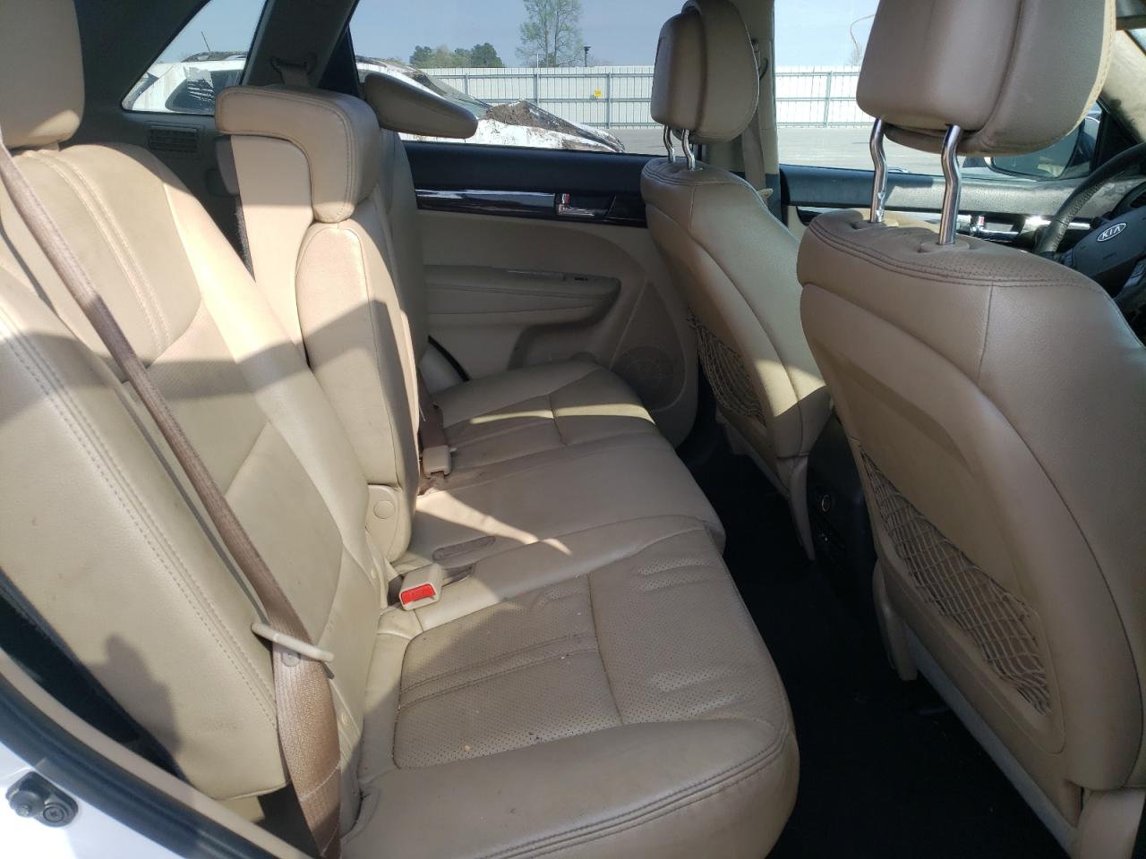 Photo 6 from auction – 2011 KIA SORENTO EX with VIN 5XYKUDA28BG011636