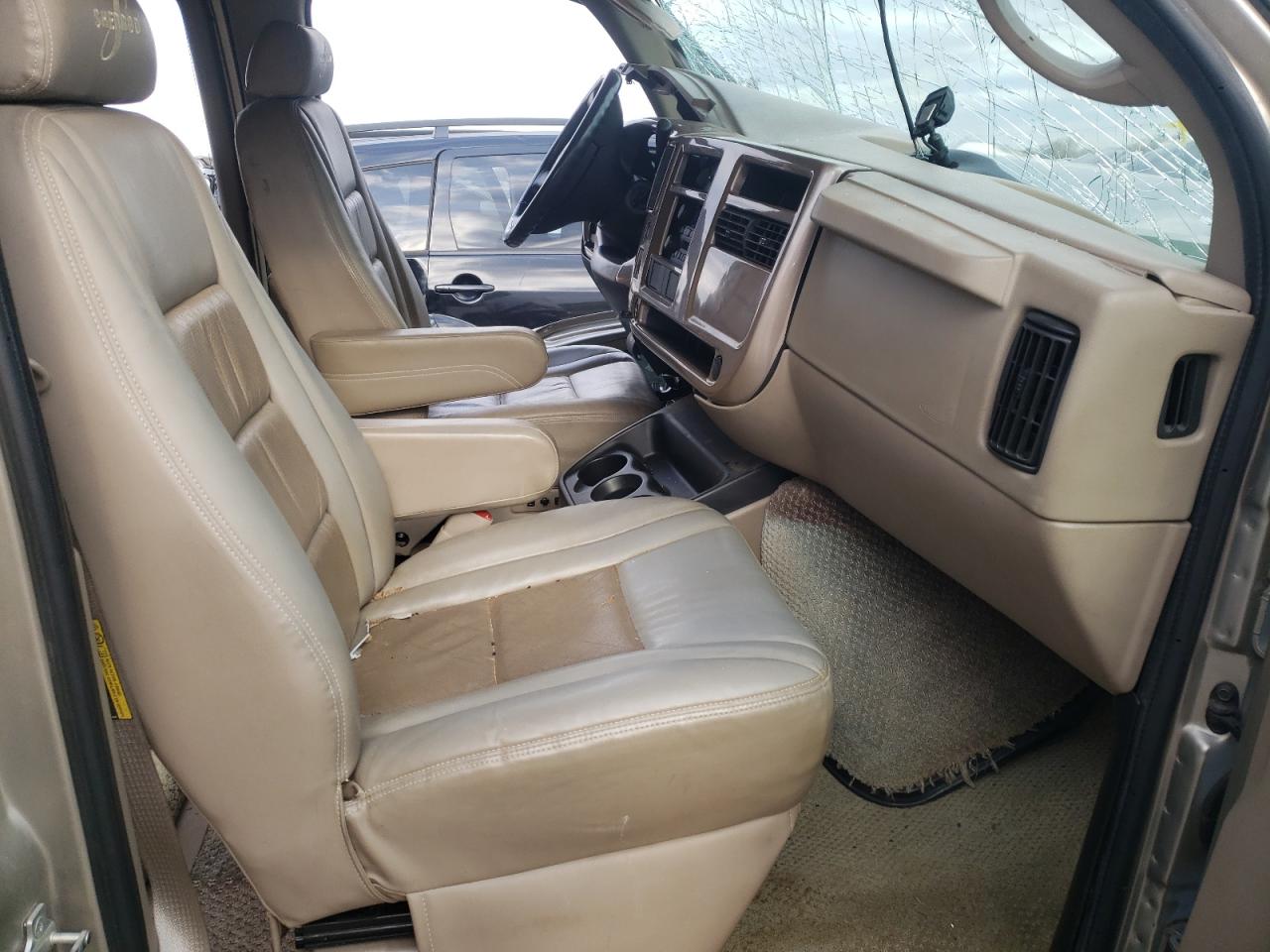 Photo 5 from auction – 2004 CHEVROLET EXPRESS G1 with VIN 1GBFG15T541178022