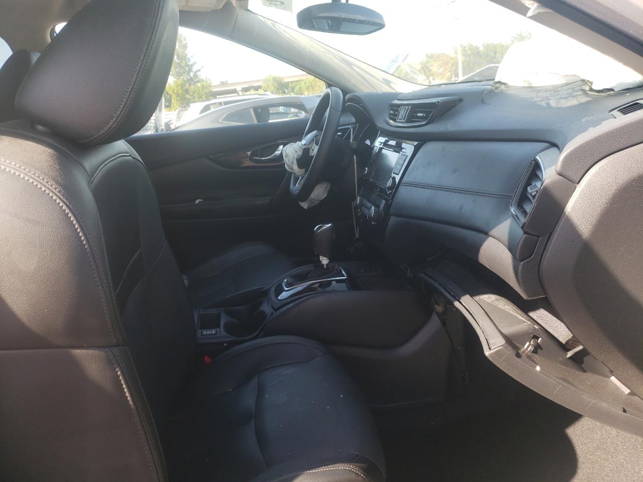 Photo 5 from auction – 2019 NISSAN ROGUE S with VIN 5N1AT2MT5KC712352
