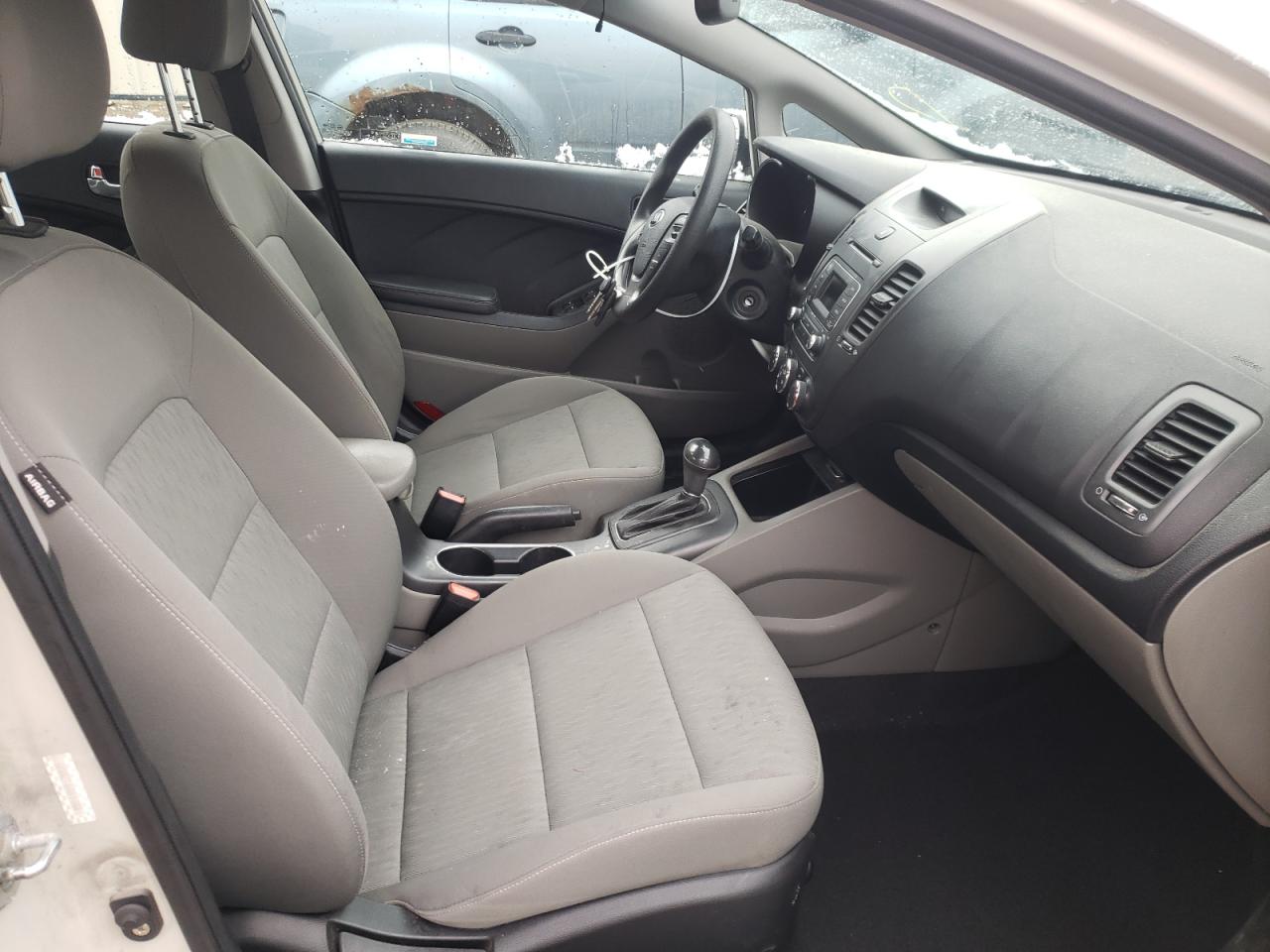 Photo 5 from auction – 2015 KIA FORTE LX with VIN KNAFK4A69F5280041
