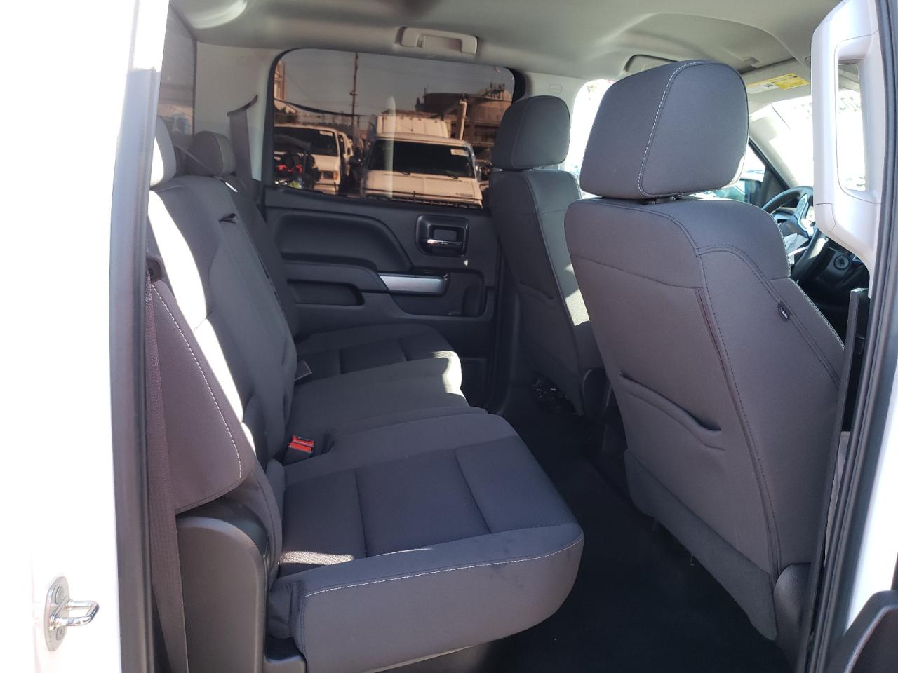 Photo 6 from auction – 2016 CHEVROLET SILVERADO with VIN 3GCUKREC0GG225575