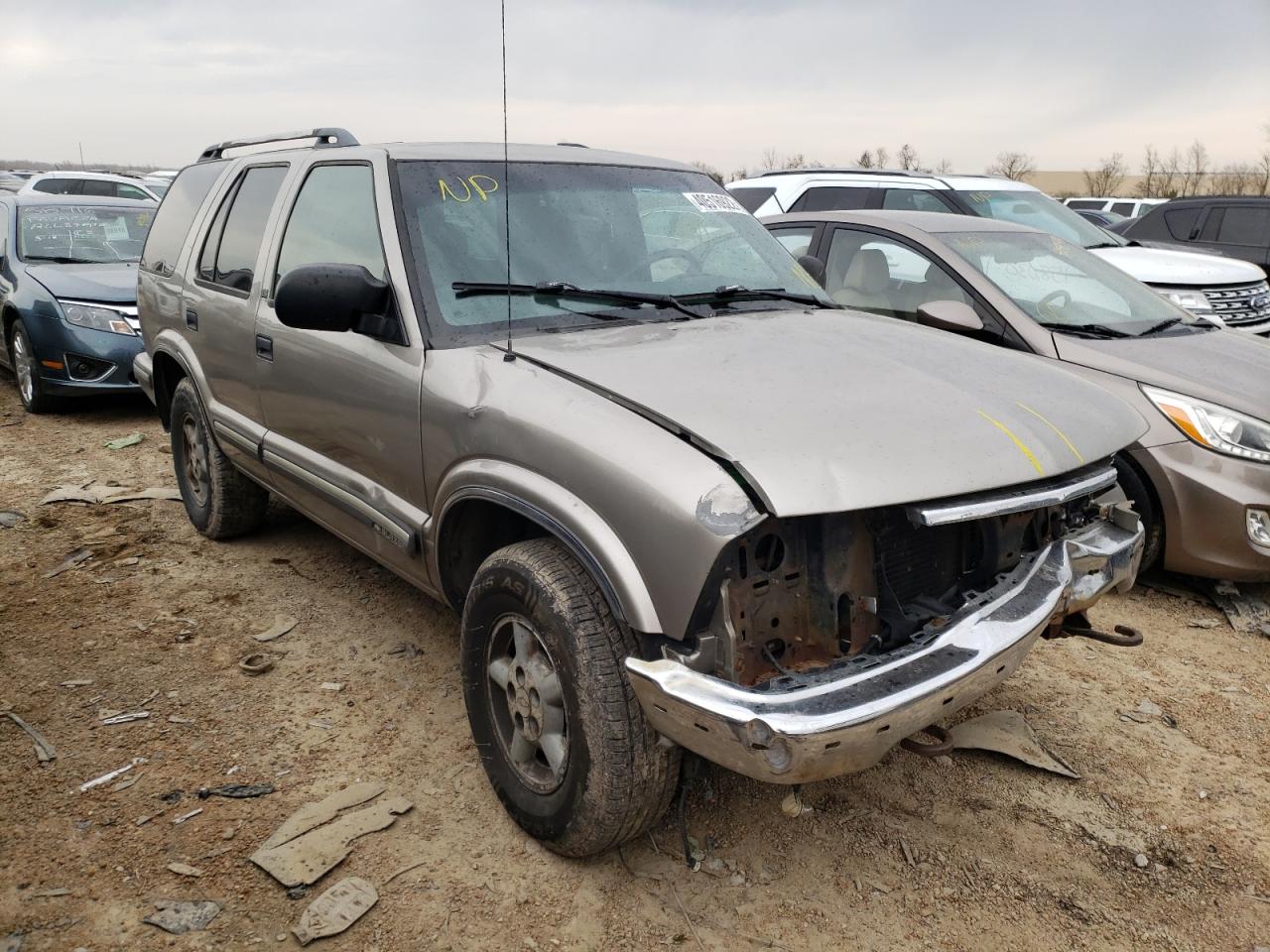 CHEVROLET BLAZER 1998 with VIN 1GNDT13W7WK132840 - Photo from auction