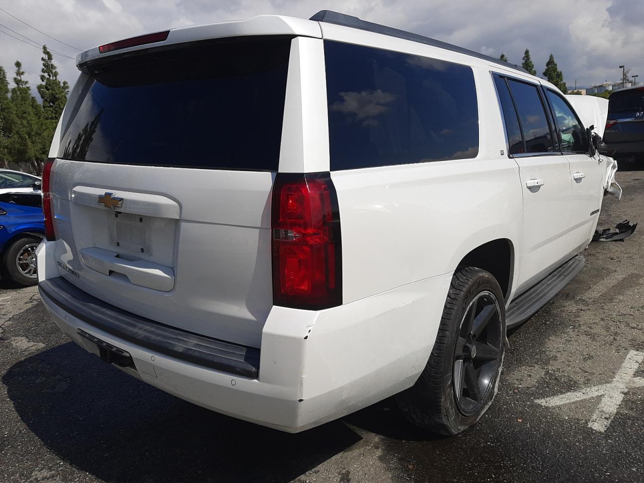 Photo 4 from auction – 2016 CHEVROLET SUBURBAN C with VIN 1GNSCHKC2GR201630