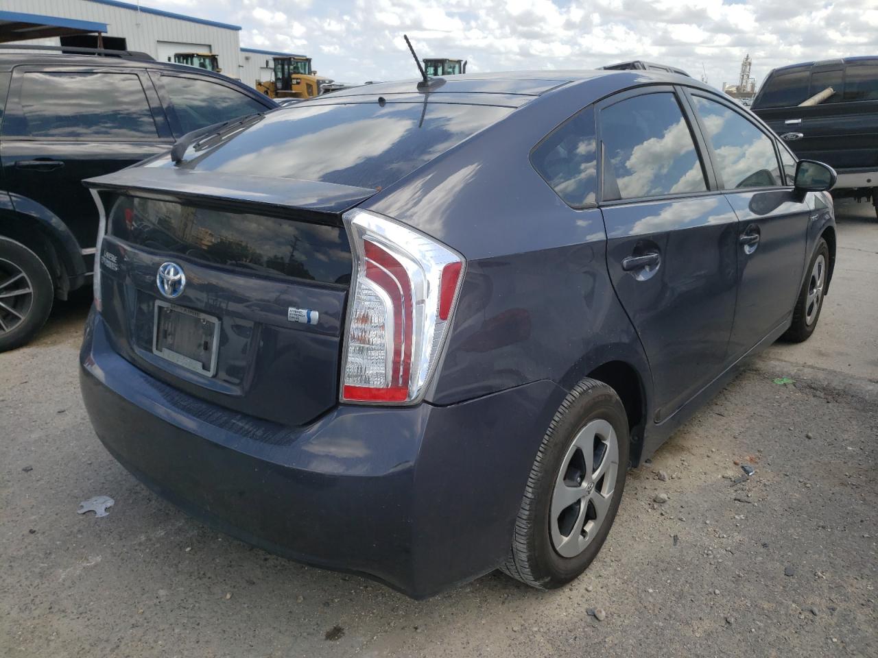 Photo 4 from auction – 2013 TOYOTA PRIUS with VIN JTDKN3DU2D1637979