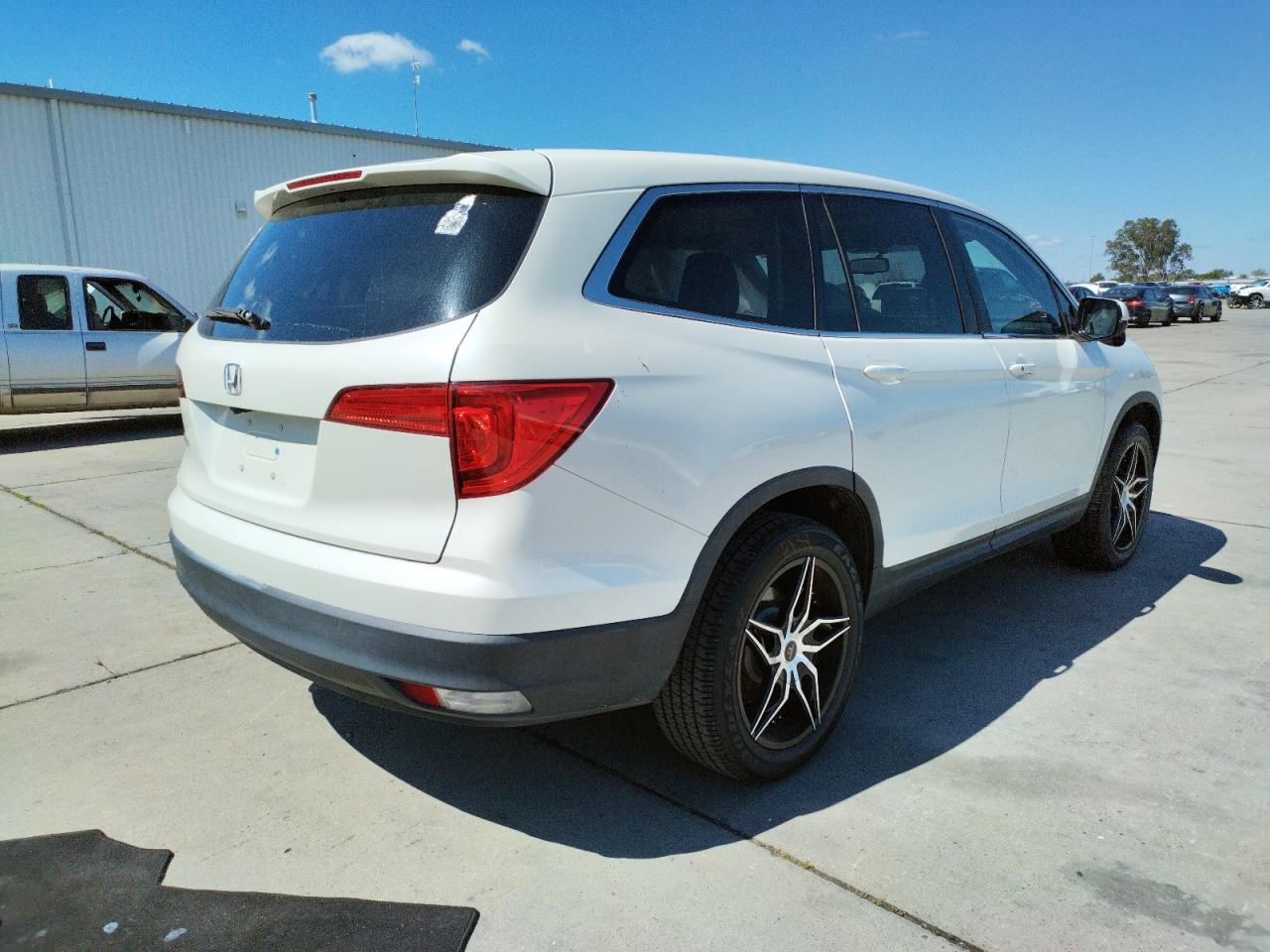 Photo 4 from auction – 2018 HONDA PILOT EXL with VIN 5FNYF5H50JB014045