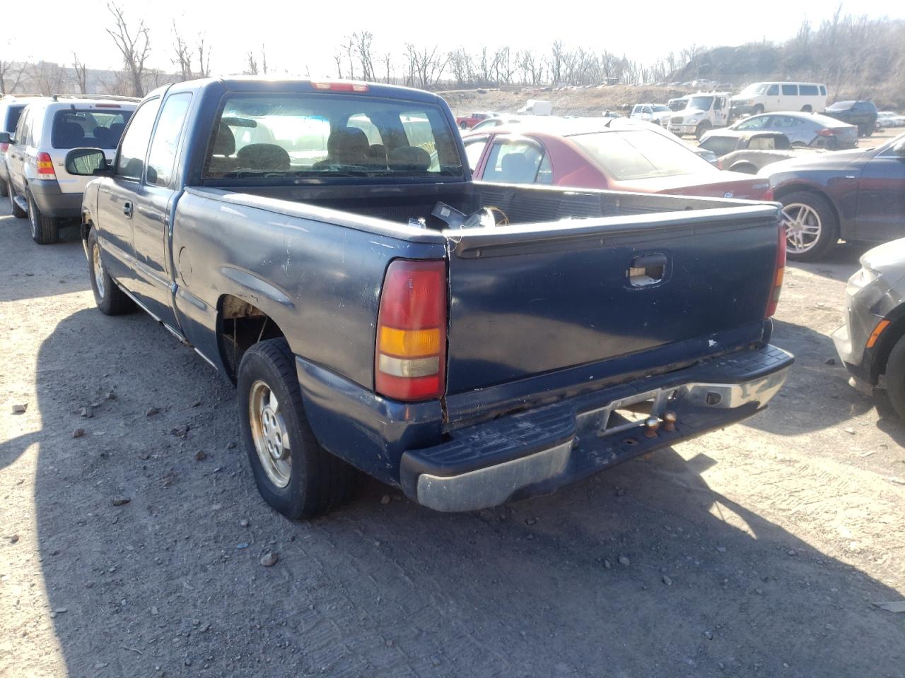 Photo 3 from auction – 2001 CHEVROLET SILVERADO with VIN 2GCEC19VX11145683