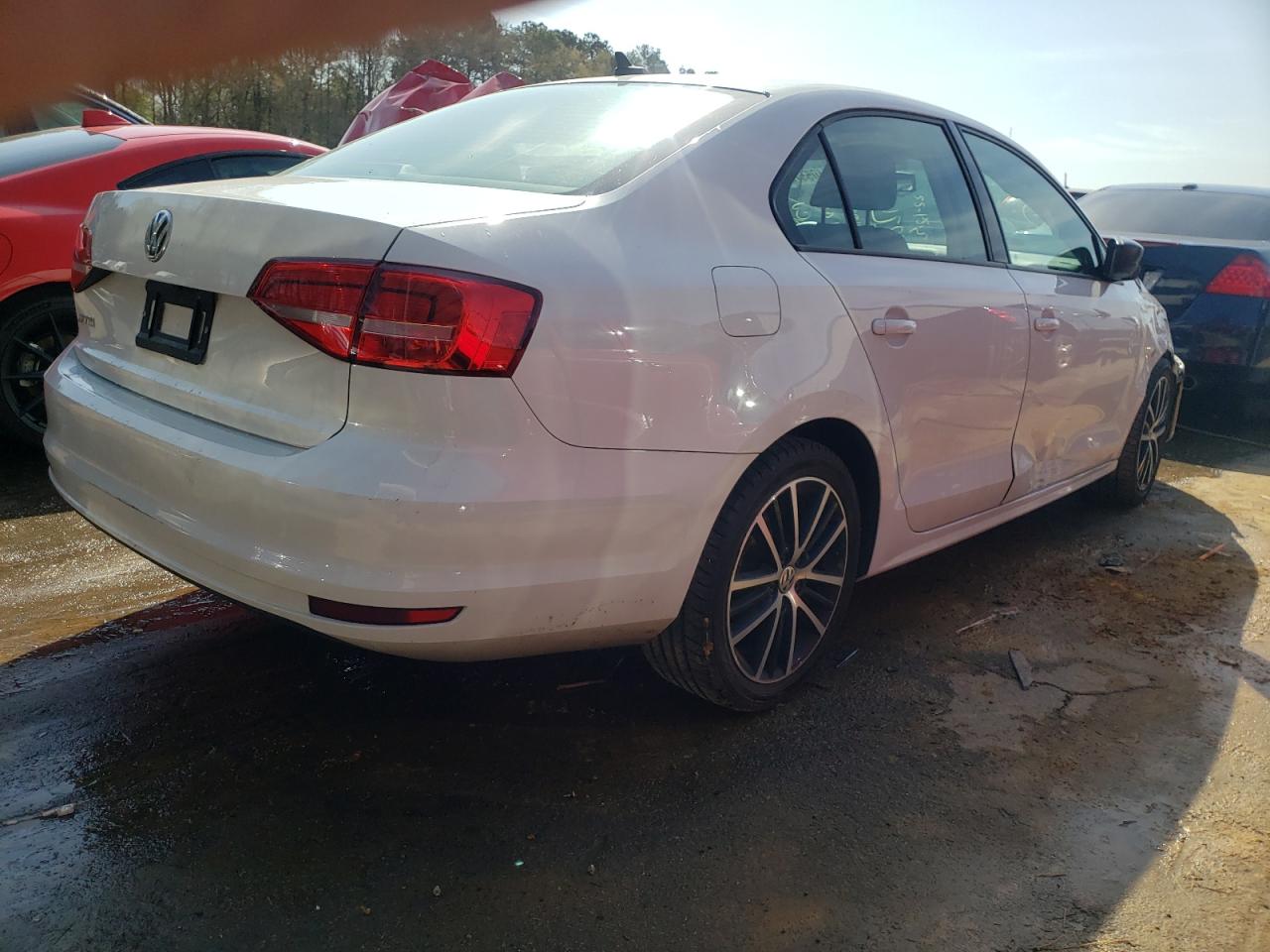 Photo 4 from auction – 2015 VOLKSWAGEN JETTA BASE with VIN 3VW2K7AJ1FM422431