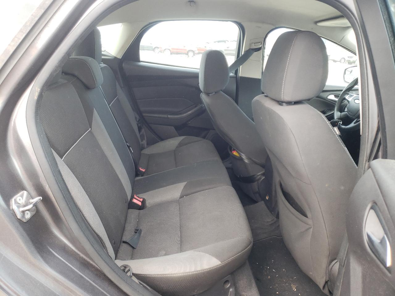 Zdjęcie 6 z aukcji – 2013 FORD FOCUS SE z VIN 1FADP3K23DL137344